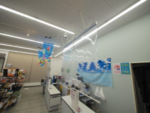 透明ロールスクリーン -コロナ対策-飛沫感染防止-レジまわり-施工例-町田市