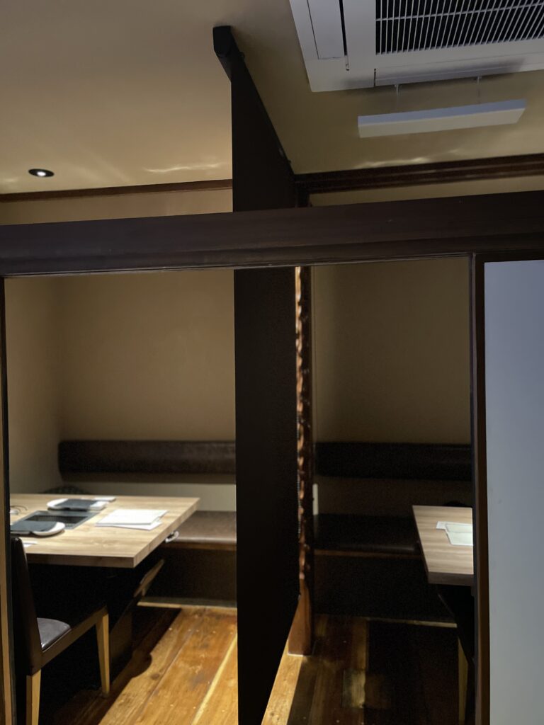 ロールスクリーン-おしゃれ-町田-飲食店-店舗-間仕切り-パーテーション-02